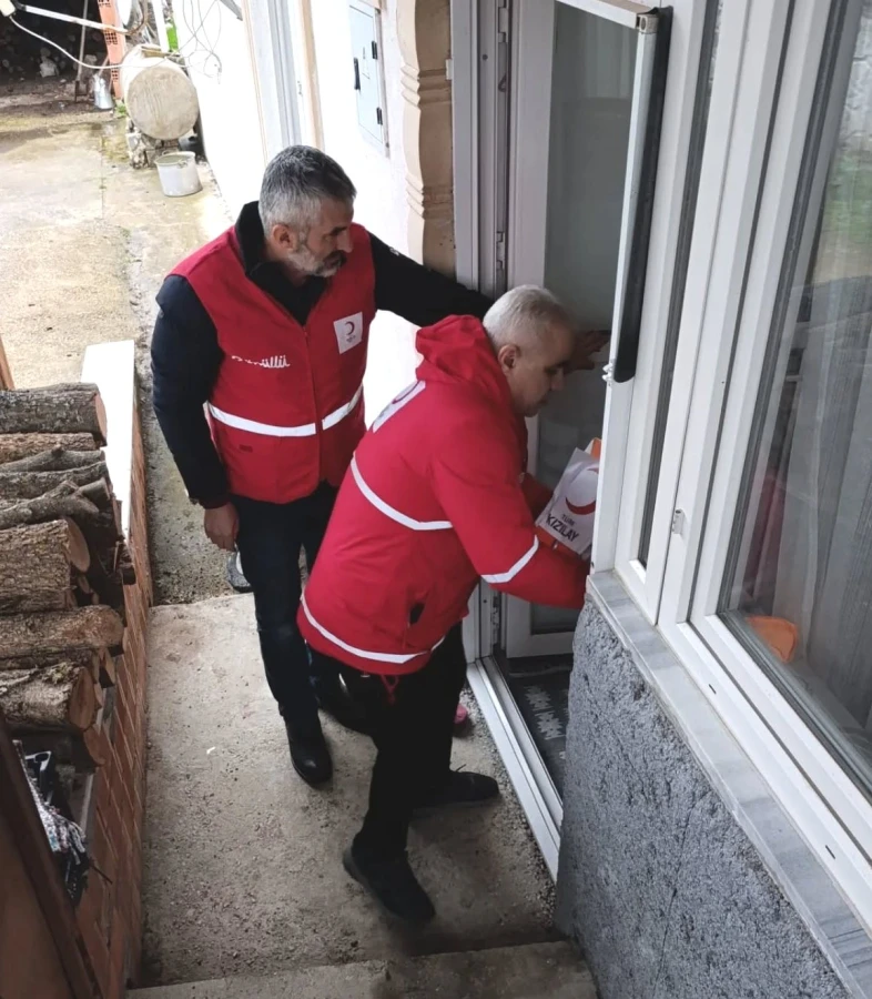 Kocaeli Kızılay İl Başkanlığı ve Kocaeli İl Milli Eğitim Müdürlüğü işbirliğiyle...