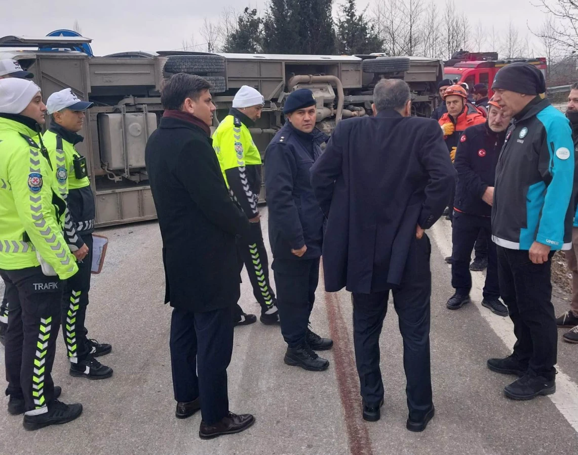 Yalova'da işçi servisi devrildi