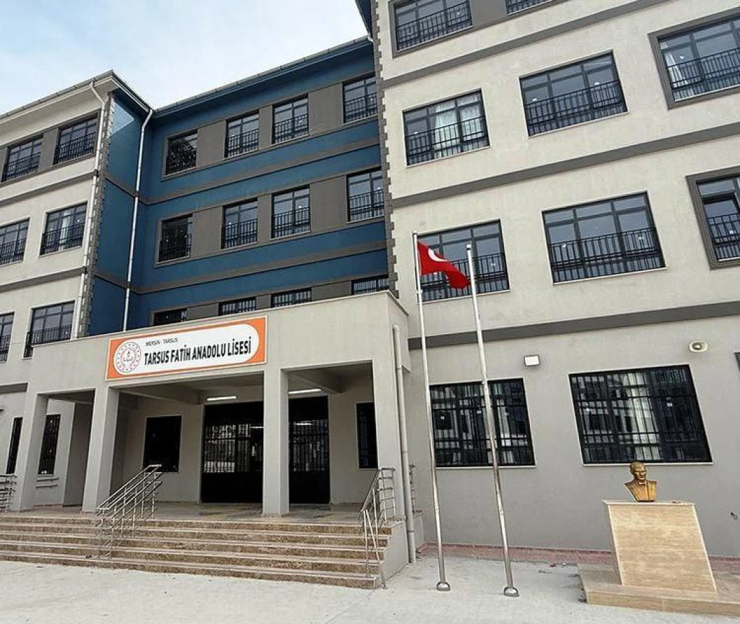 Mersin'de bir lise öğrencisi silahla yakalandı