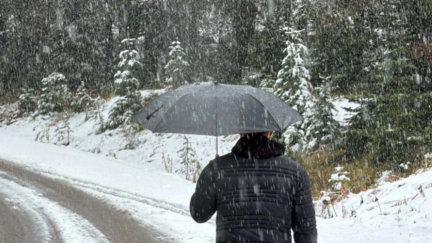 Bolu’nun yüksek kesimlerinde lapa lapa kar