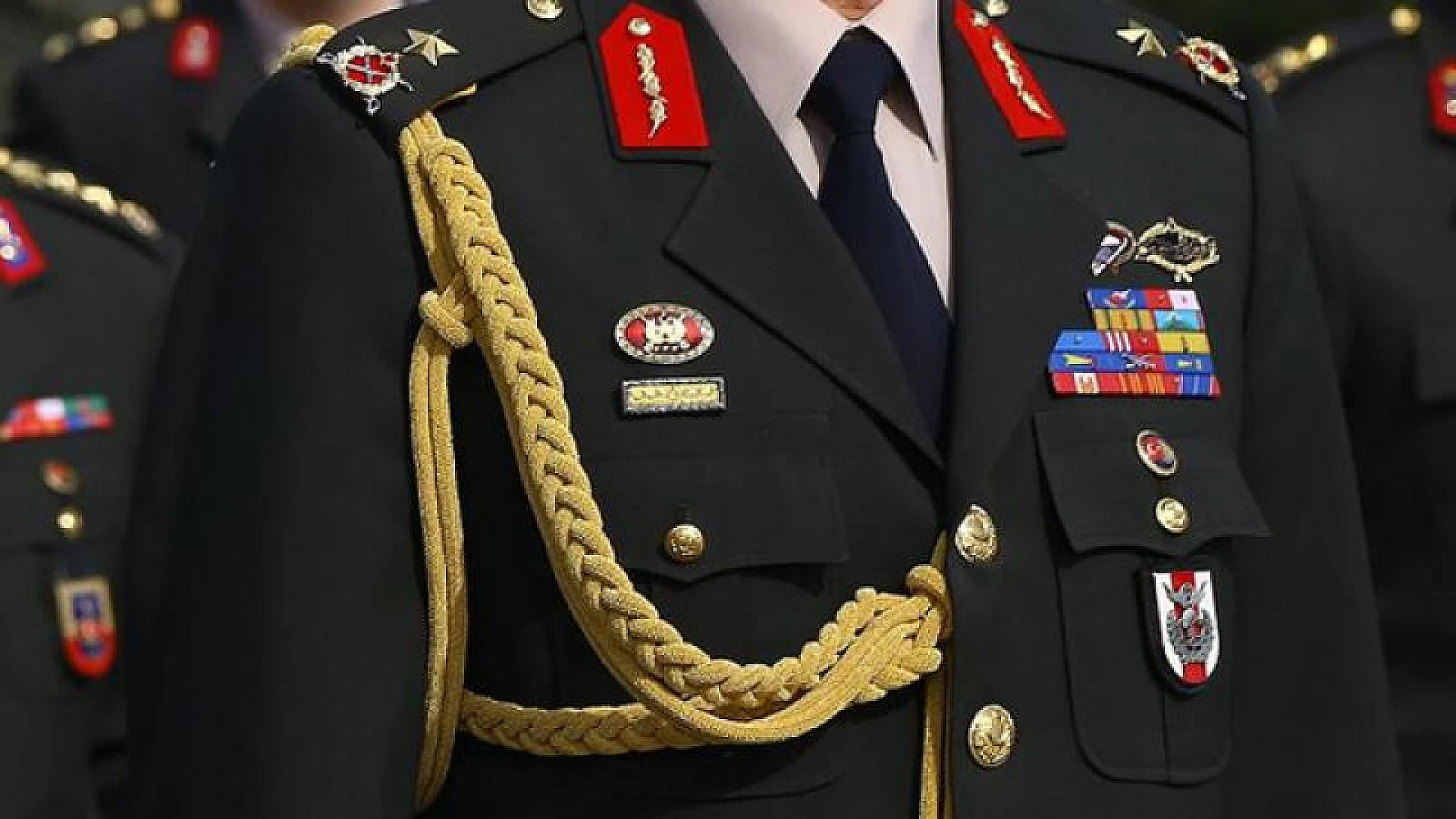 21 general ve albay bir üst rütbeye terfi etti