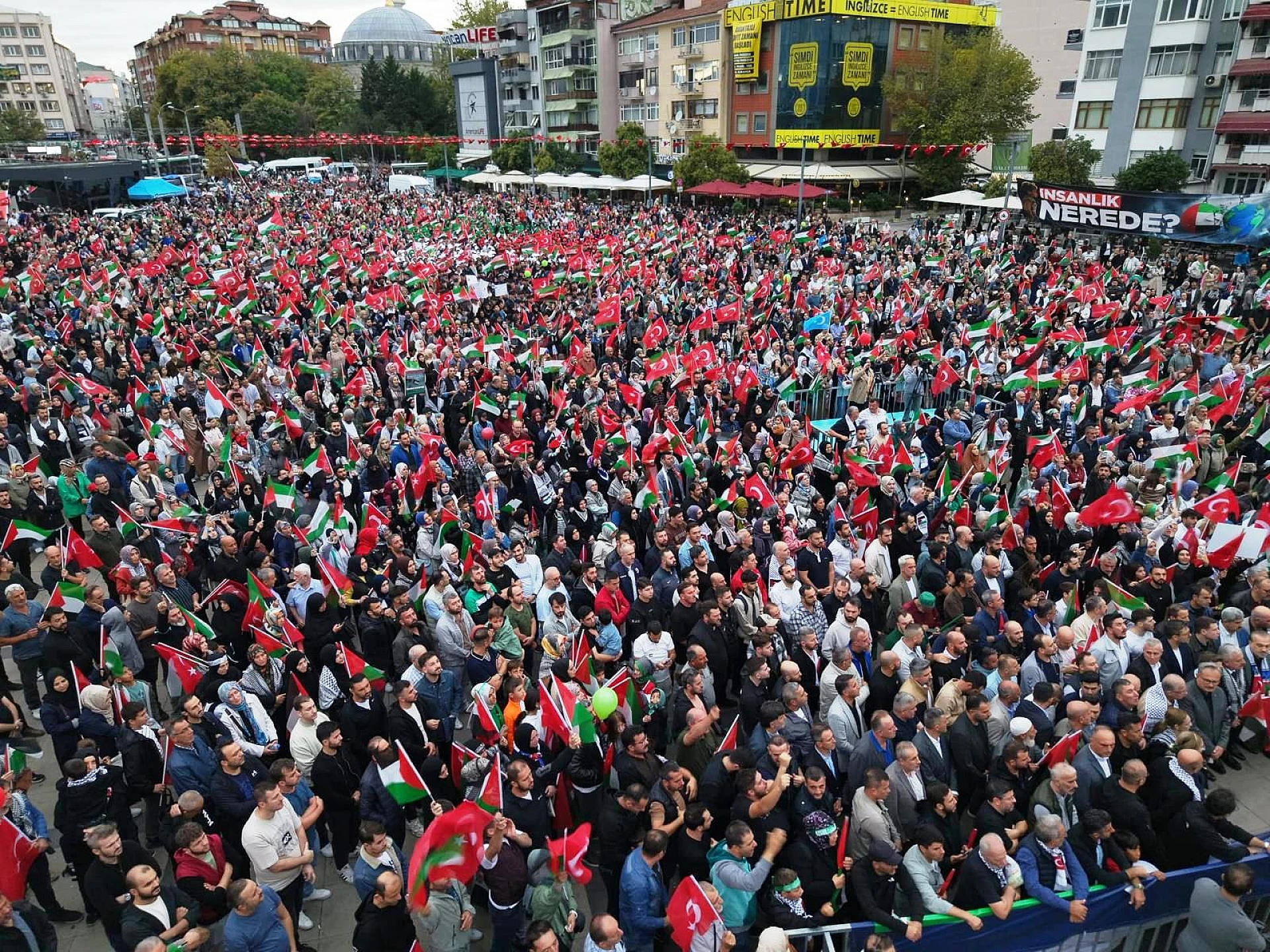 Sumud Filosuna destek için İzmit’te binlerce kişi bir araya geldi