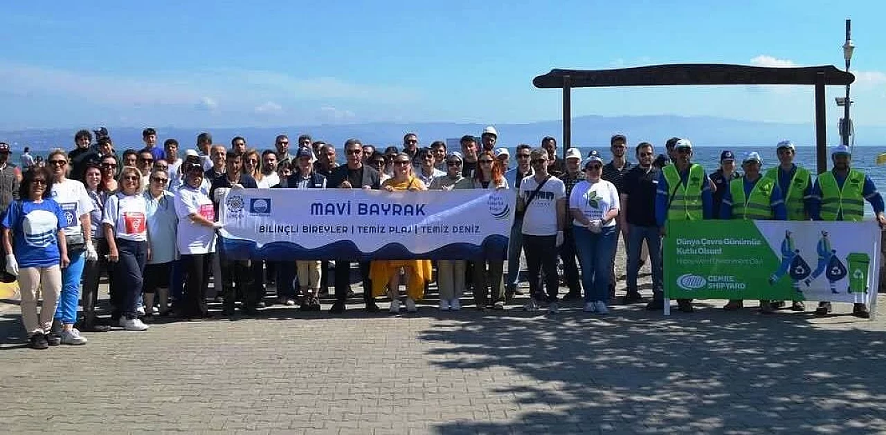 Mavi Bayraklı sahillerde temizlik