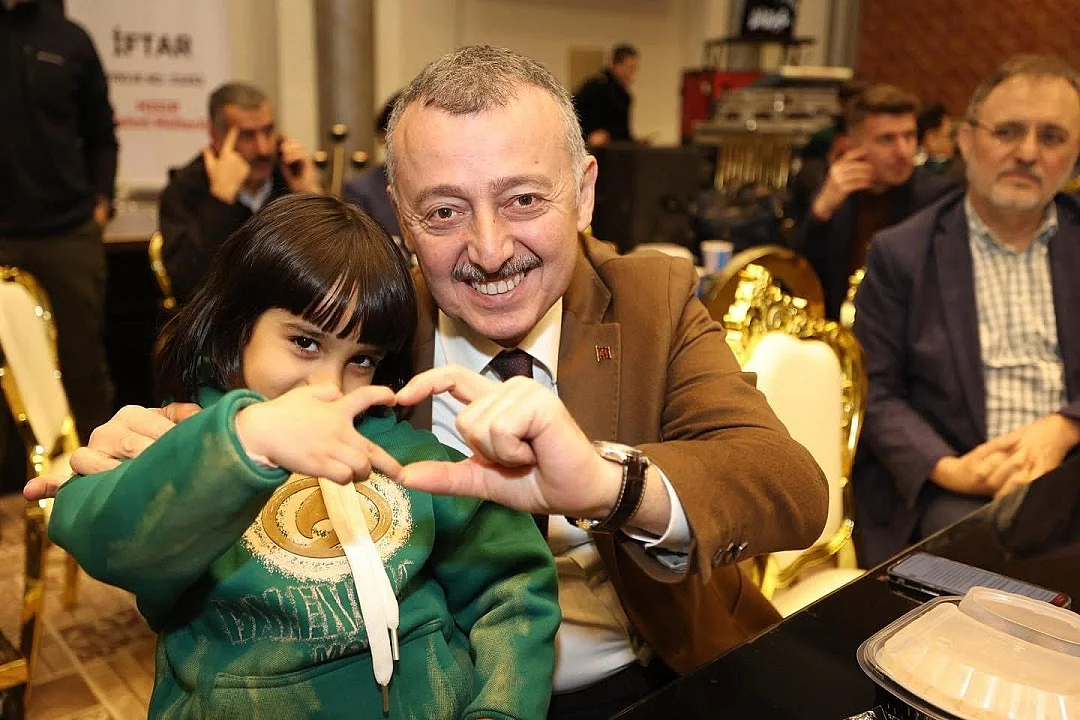 Gazze’den Mısır’a sığınan aileler aynı sofrada buluştu