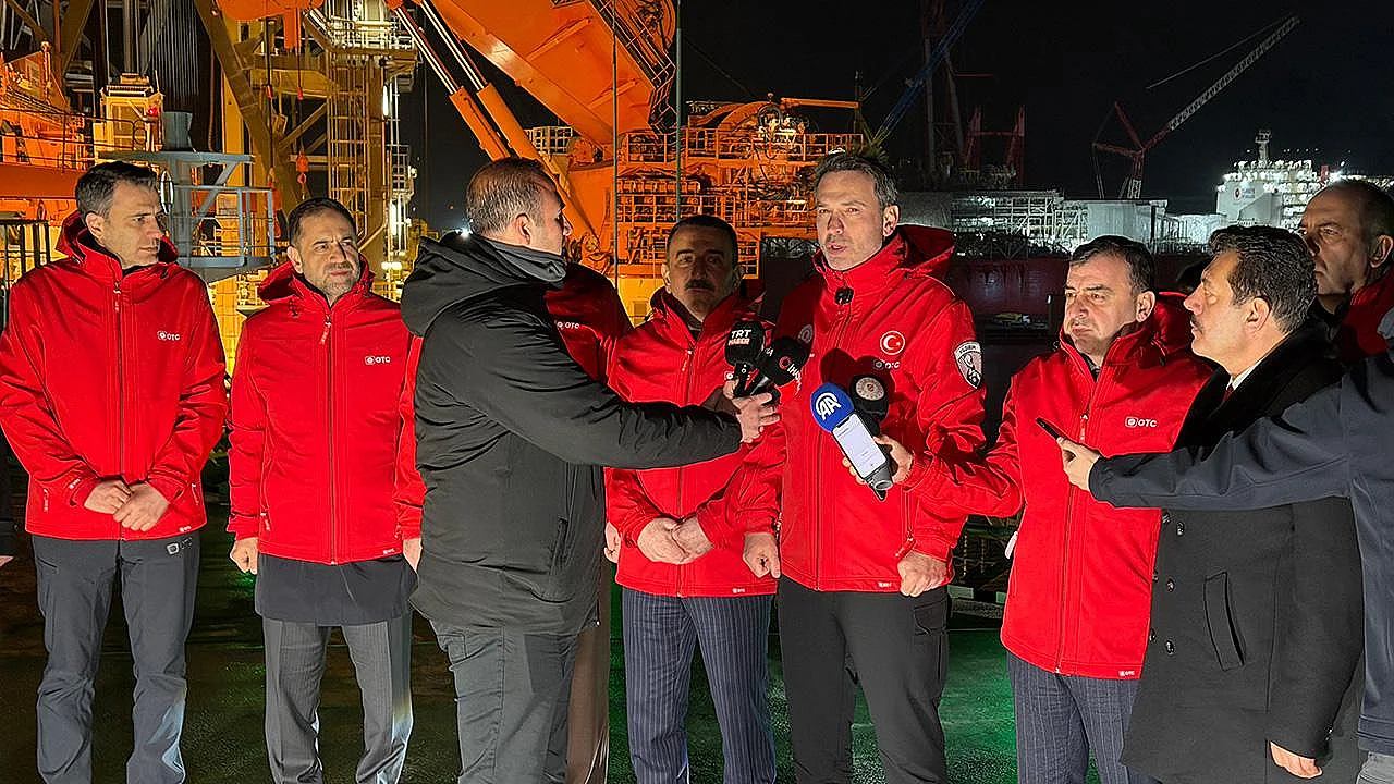 Bayraktar, Türkiye'nin en büyük hedefinin enerjide dışa bağımlılığı bitirmek olduğunu söyledi.