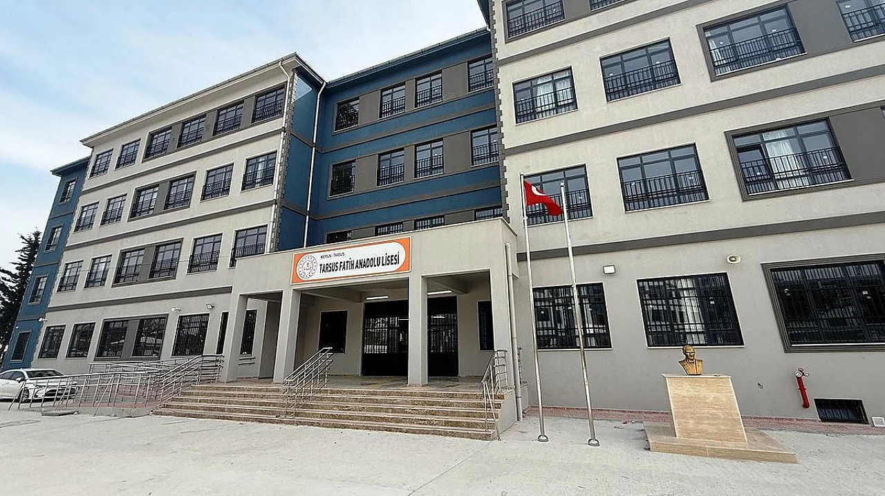 Mersin'de bir lise öğrencisi silahla yakalandı