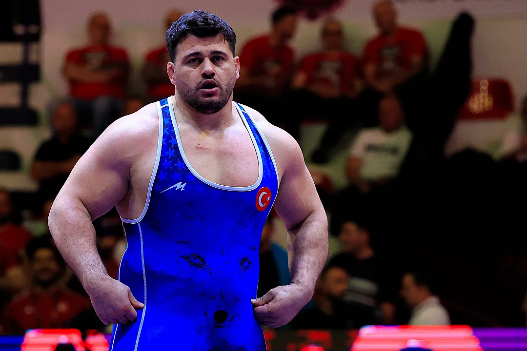 Milli sporcu Rıza Kayaalp, Avrupa şampiyonalarında 13 altın madalya kazanan ilk güreşçi oldu.