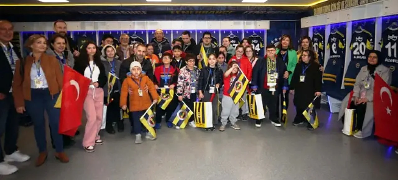 Fenerbahçe Kulübü, 23 Nisan Ulusal Egemenlik ve Çocuk Bayramı'nda down sendromlu çocukları ağırladı.