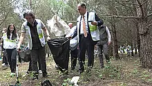Orman alana atılan ve yangın tehlikesi oluşturan atıkları topladı