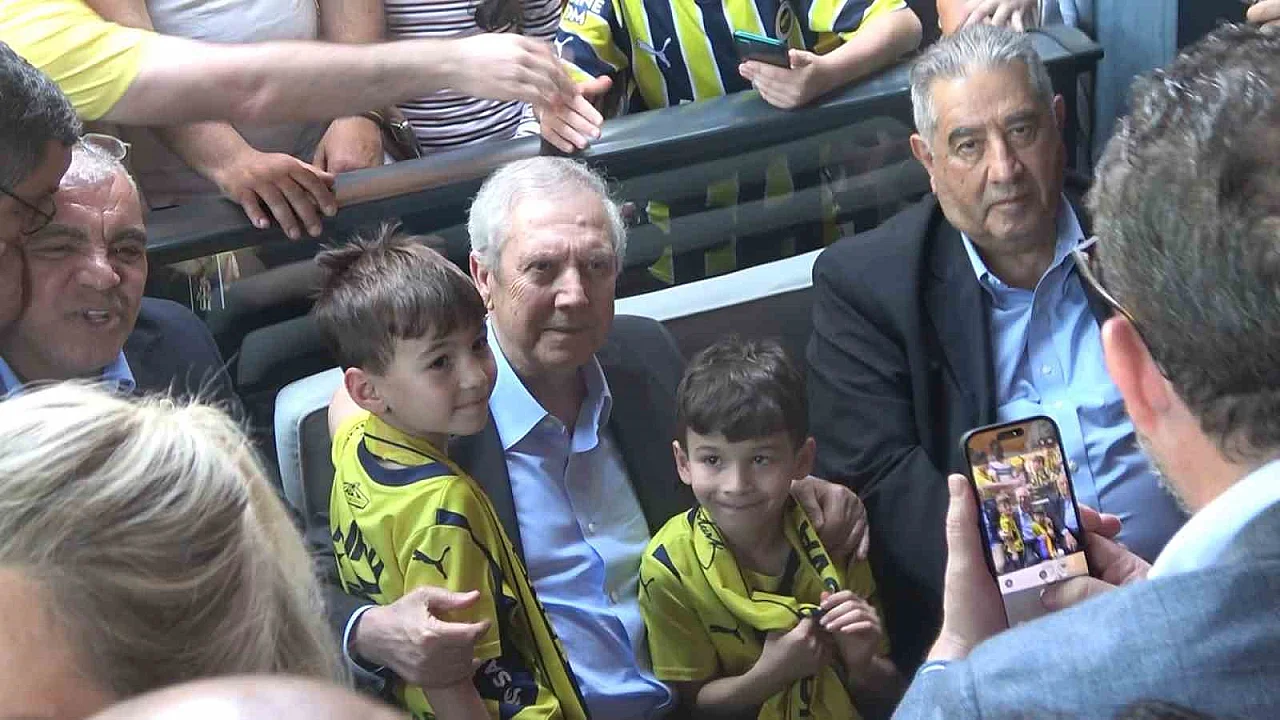 Aziz Yıldırım, Yalova Fenerbahçeliler Derneği’ne ziyaret etti