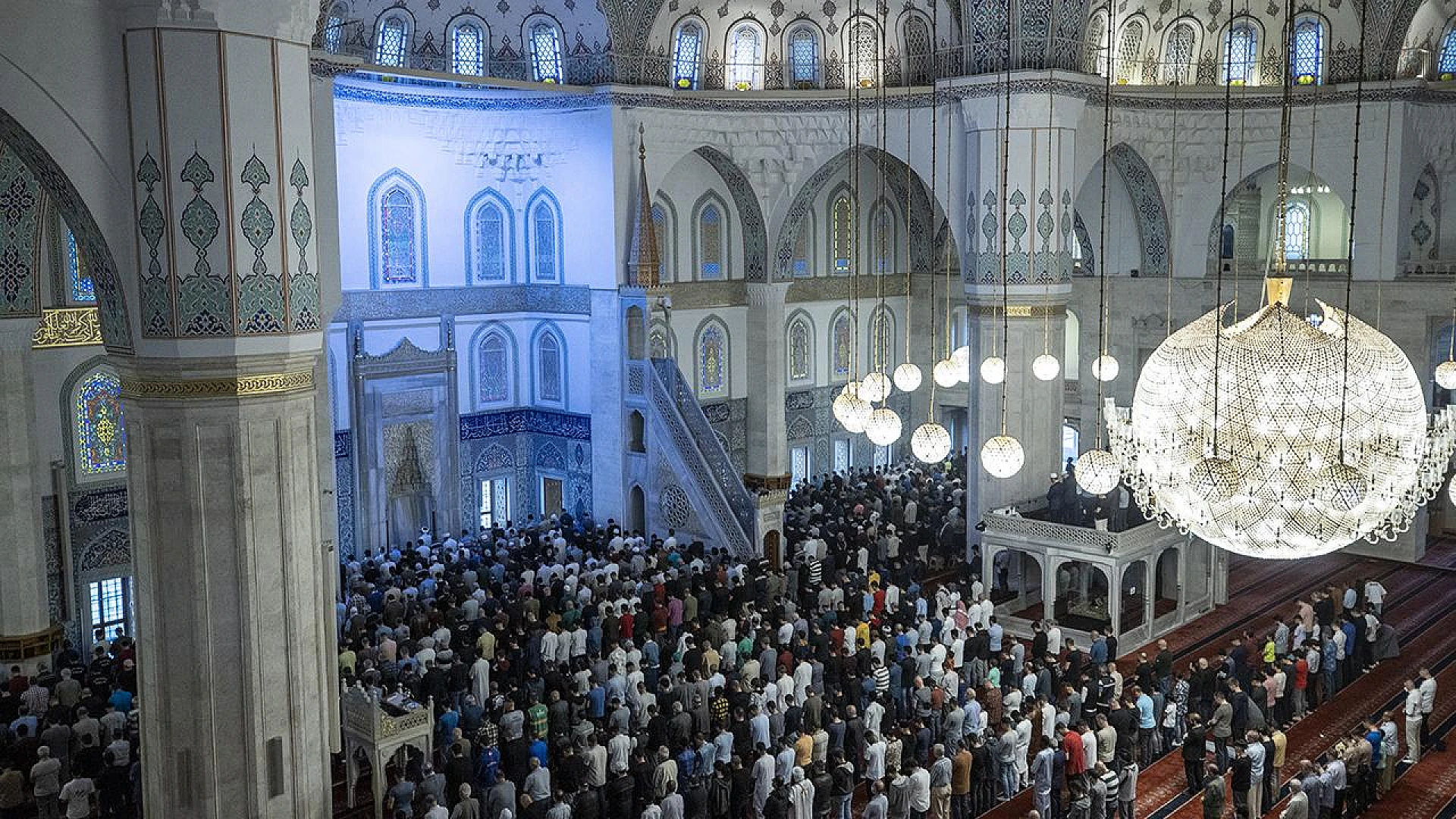Diyanet İşleri Başkanlığı, 2026 yılı Kurban Bayramı namaz vakitlerini il il yayımladı