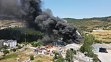 Boya fabrikasında çıkan yangında bir işçinin cansız bedenine ulaşıldı