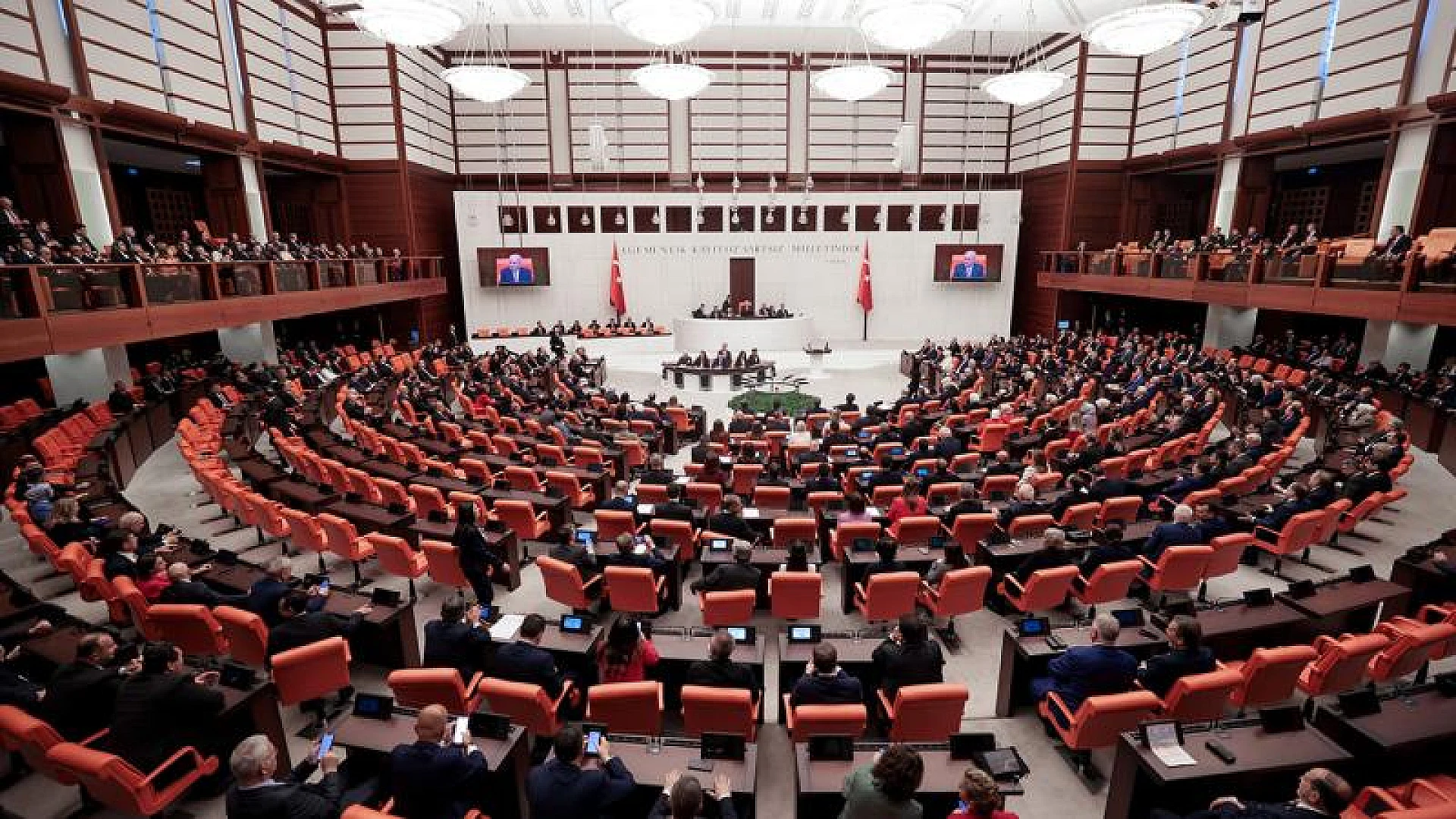 Türkiye'de 180 siyasi parti faaliyet gösteriyor