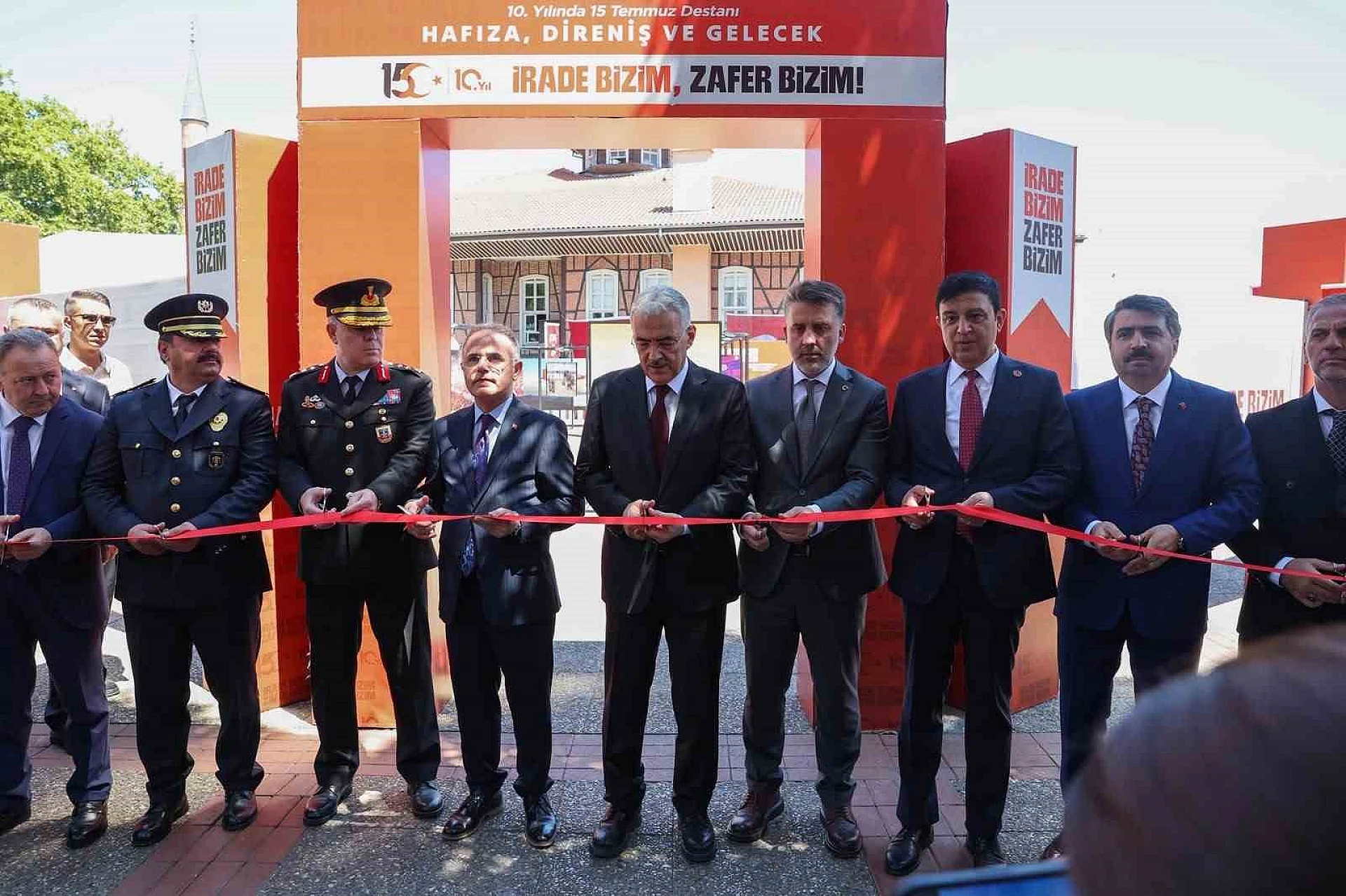 Bursa'da; Milli Birlik Günü programı, Hamitler ve Pınarbaşı şehitliklerinde anma töreniyle başladı