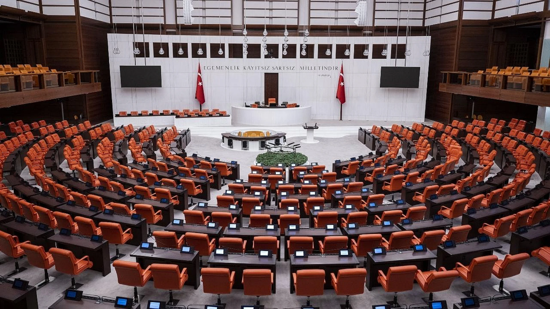 TBMM'de sandalye dağılımı değişti
