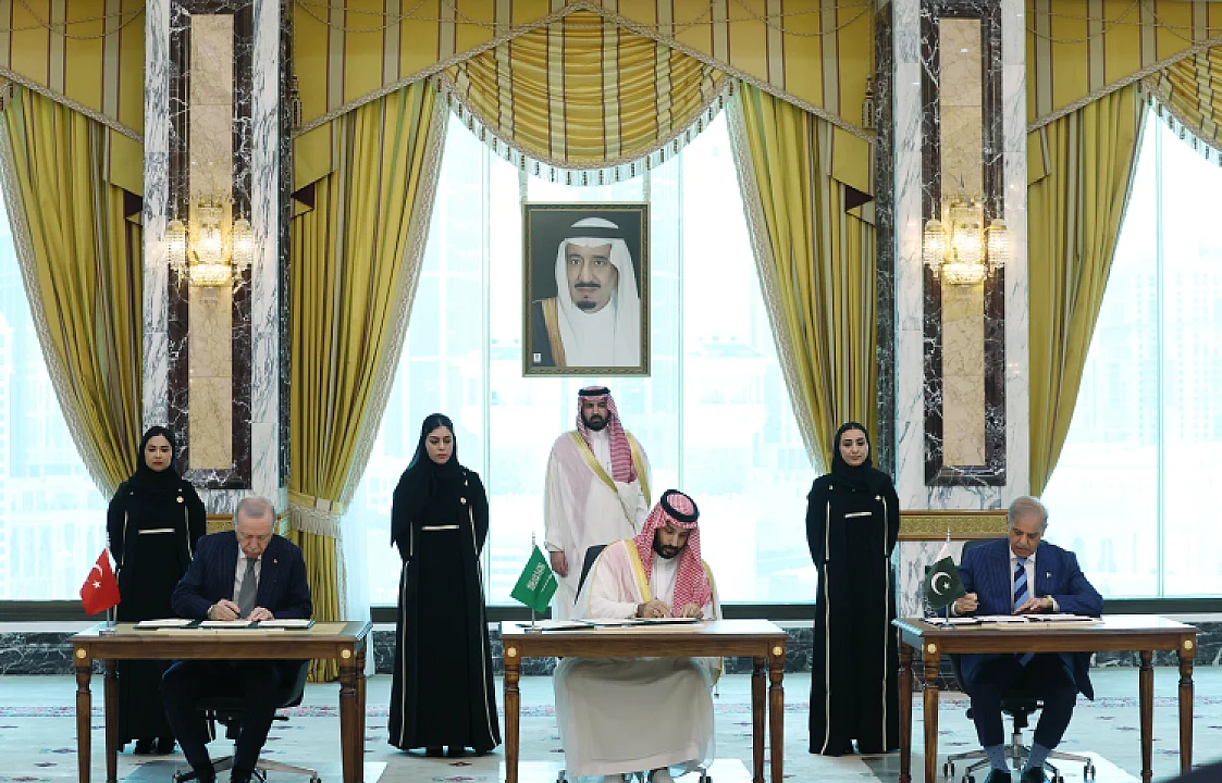 Türkiye, Suudi Arabistan ve Pakistan imzaları attı.