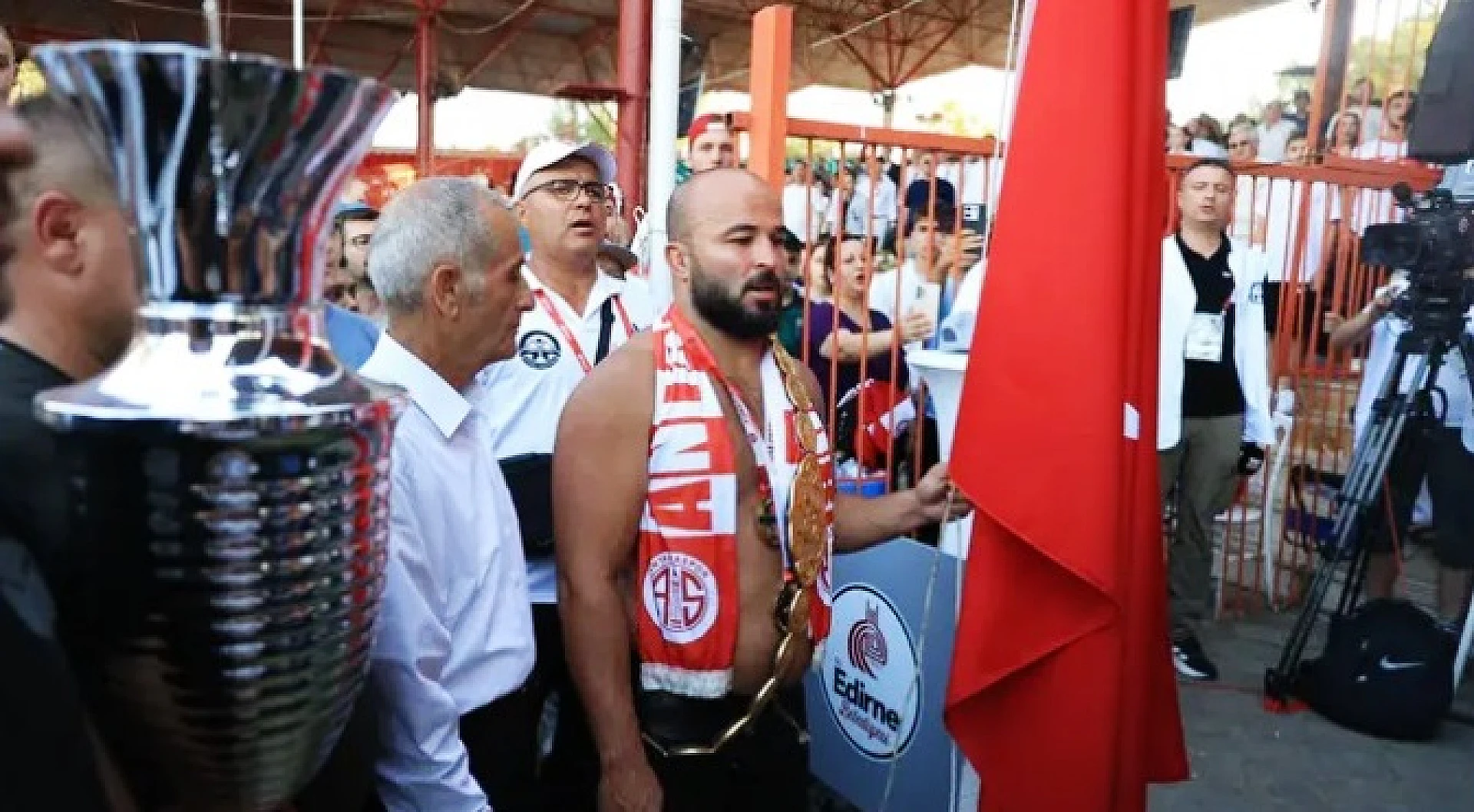 Kırkpınar'da başpehlivan Orhan Okulu oldu