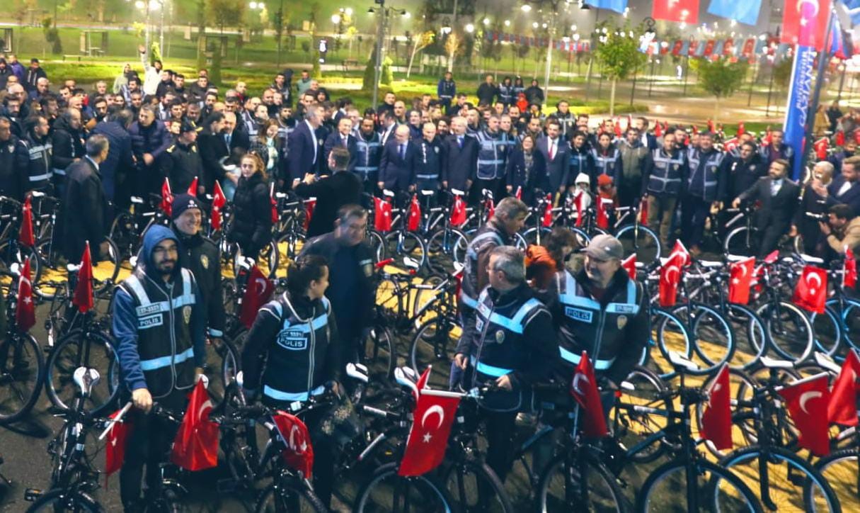 Bakan Şimşek, emniyet personeline bisiklet dağıtım törenine katıldı