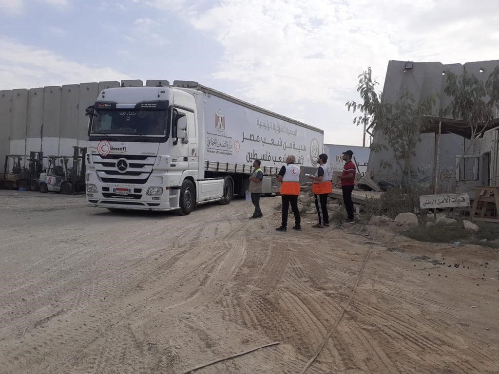 Mısır’dan Gazze’ye giren yardım tırı sayısı bin 135’e ulaştı