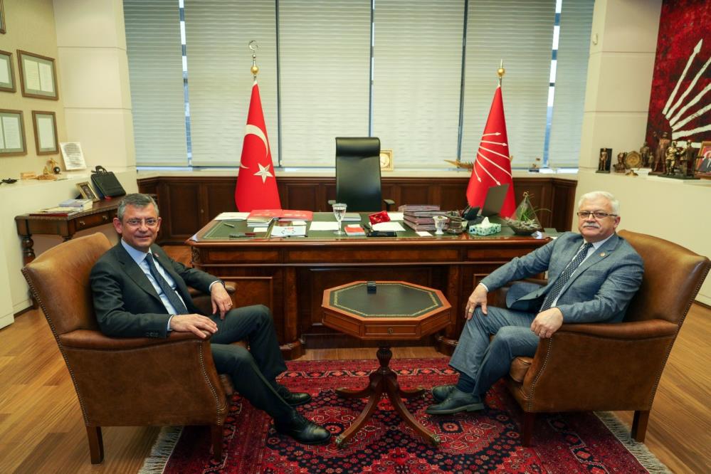 Başkan Deveciler ve CHP Genel Başkanı Özgür Özel genel merkezde buluştu