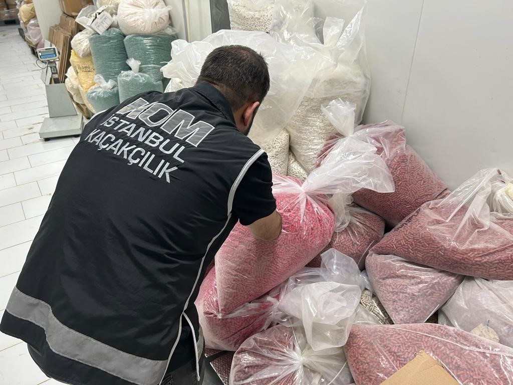 İstanbul’da sahte ve kaçak ilaç operasyonu: 50 milyon lirayı bulan ürün ele geçirildi