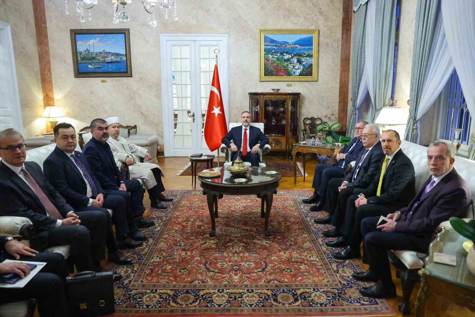 Dışişleri Bakanı Fidan, Türkiye’nin Bükreş Büyükelçiliğinde çeşitli temaslarda bulundu
