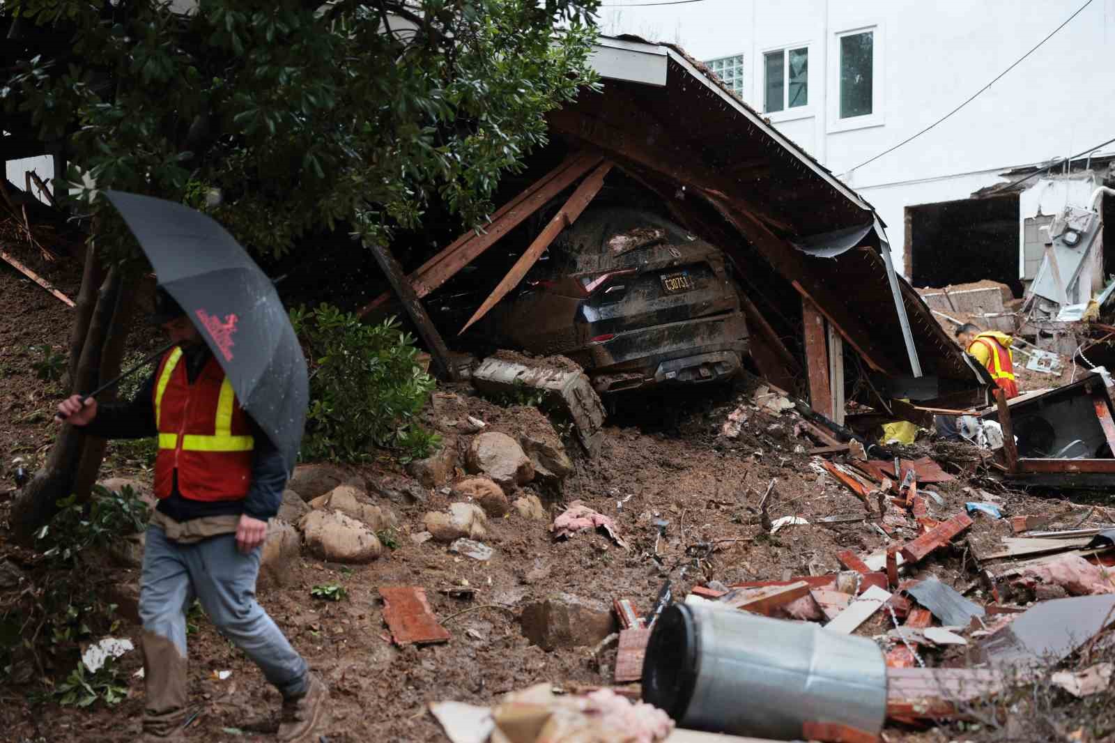 ABD’nin California eyaletini şiddetli fırtına vurdu: 3 ölü