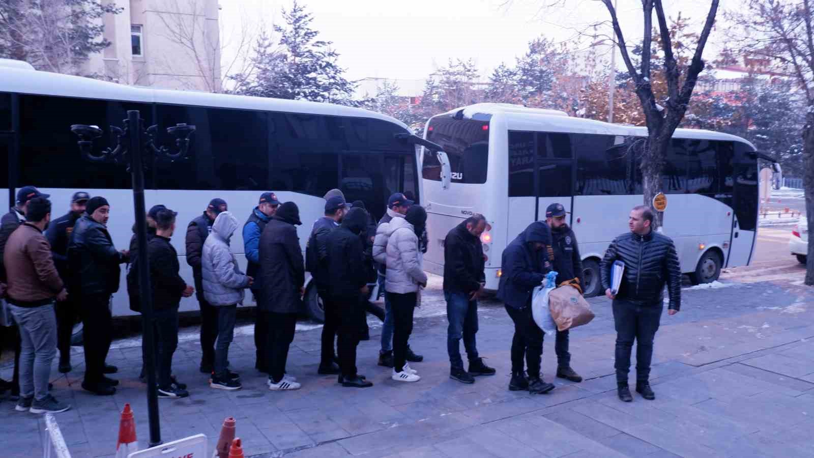 Polisten Erzurum merkezli 20 ilde ’Sibergöz-20’ operasyonu