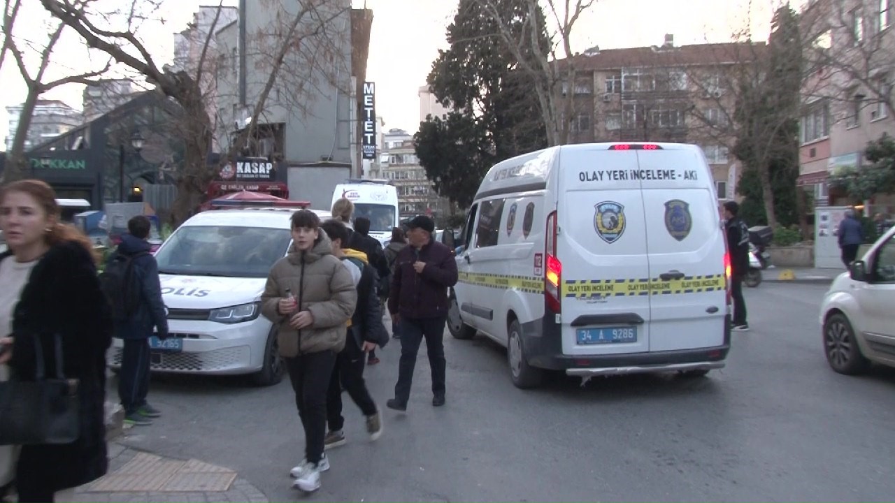 Marmaray’da bir kişi raylara atlayarak intihar etti