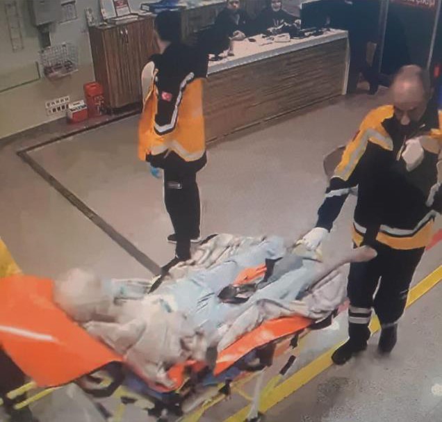 Gaziosmanpaşa’da özel bir hastanede ailesi tarafından yatışı istenmeyen hastanın oksijenin kesildiği iddia edildi