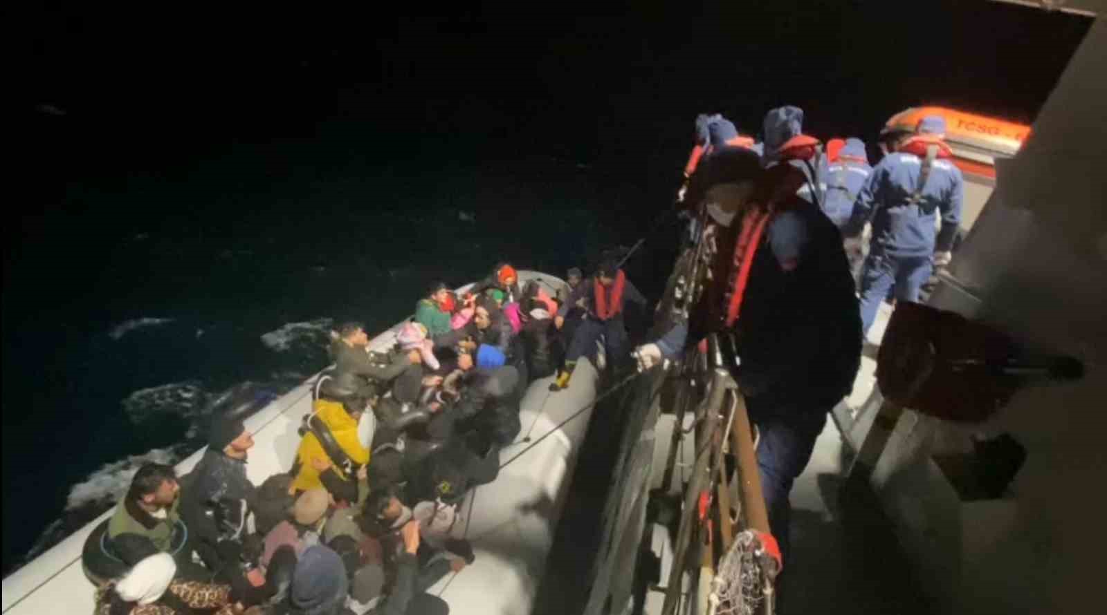 Yunanistan’ın Midilli Adası’na kaçmak isteyen 55 göçmen yakalandı