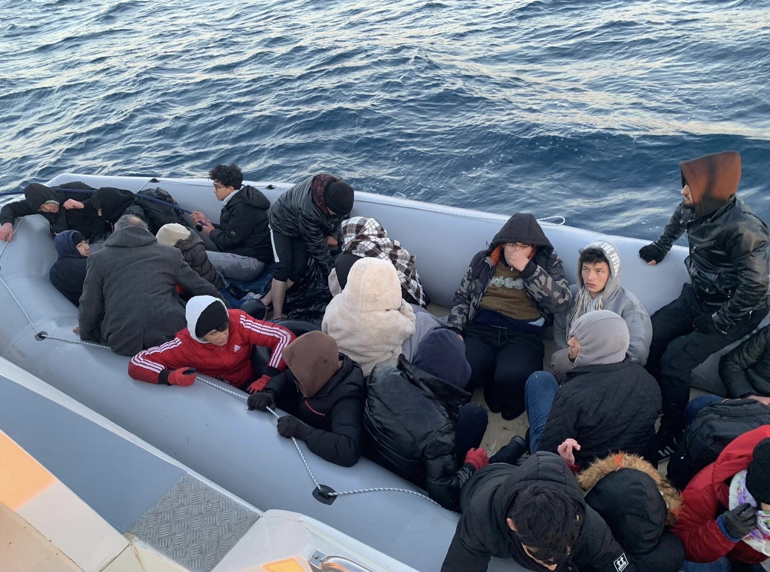Ayvacık açıklarında 70 kaçak göçmen kurtarıldı