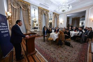 Cumhurbaşkanı Yardımcısı Yılmaz, Londra’da Türk toplum ve iş dünyası temsilcileriyle buluştu