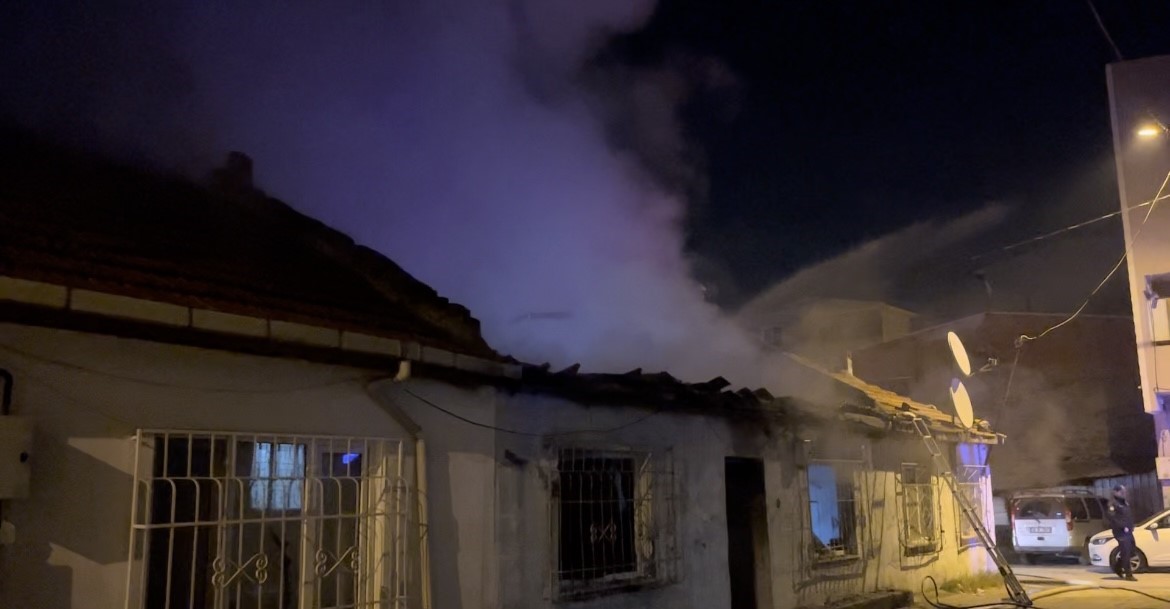 Bursa’da tek katlı evde korkutan yangın