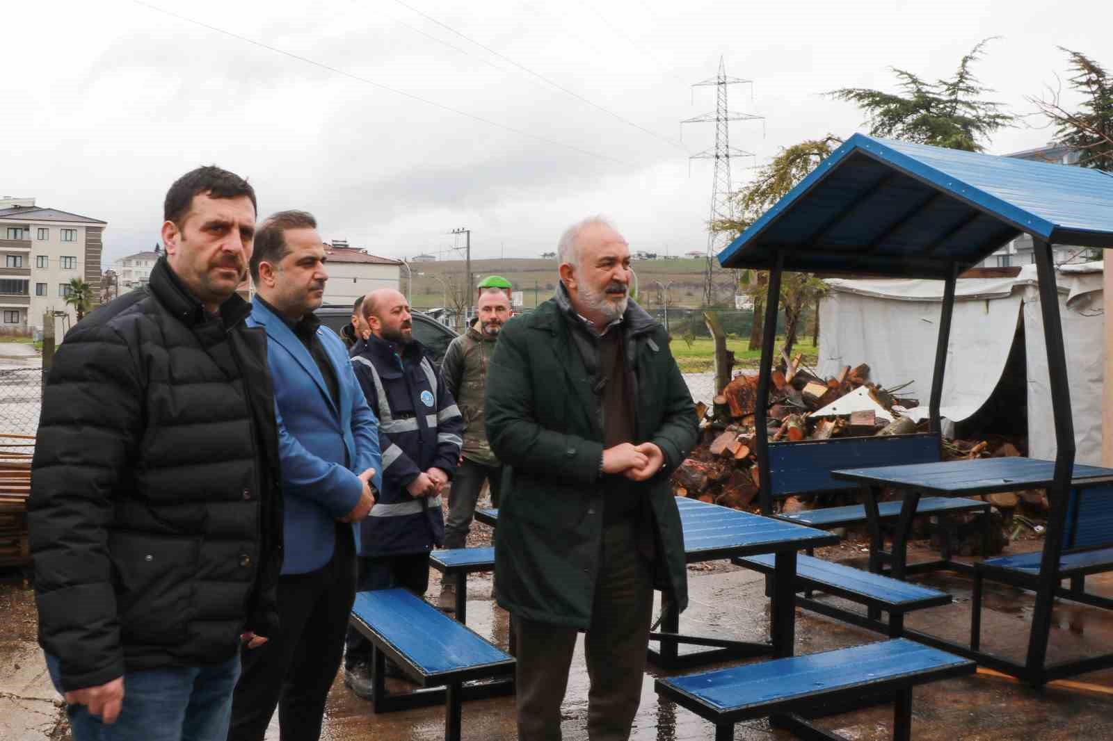 Çiftlikköy Belediyesi kent mobilyalarını üretiyor
