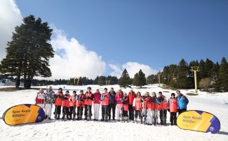 Nilüfer’in kırsalındaki çocuklar Uludağ’ı ilk kez görüp kayak yapmayı öğreniyor